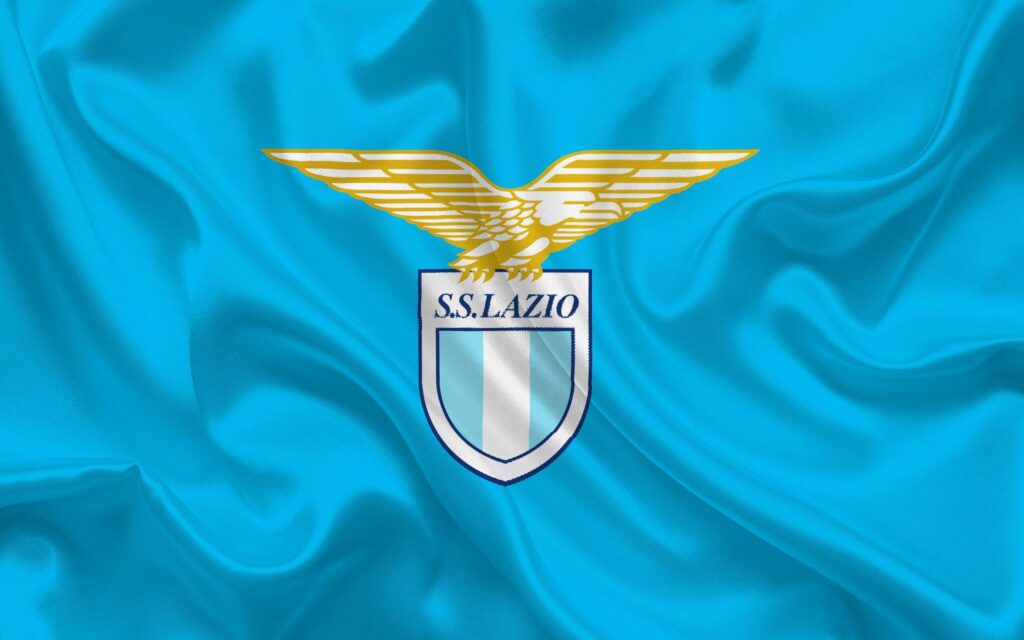 ogo della S.S. Lazio: aquila stilizzata bianca e celeste con ali spiegate su scudo azzurro e bianco, con scritta 'S.S. Lazio' in alto.