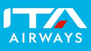 Logo di ITA Airways bianco su sfondo azzurro, con una parte della lettera A evidenziata in rosso a richiamo del tricolore italiano.